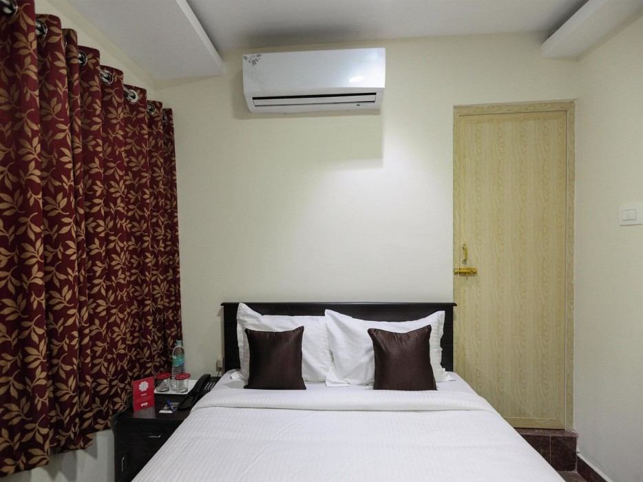 Oyo 4584 India Gate 25/54