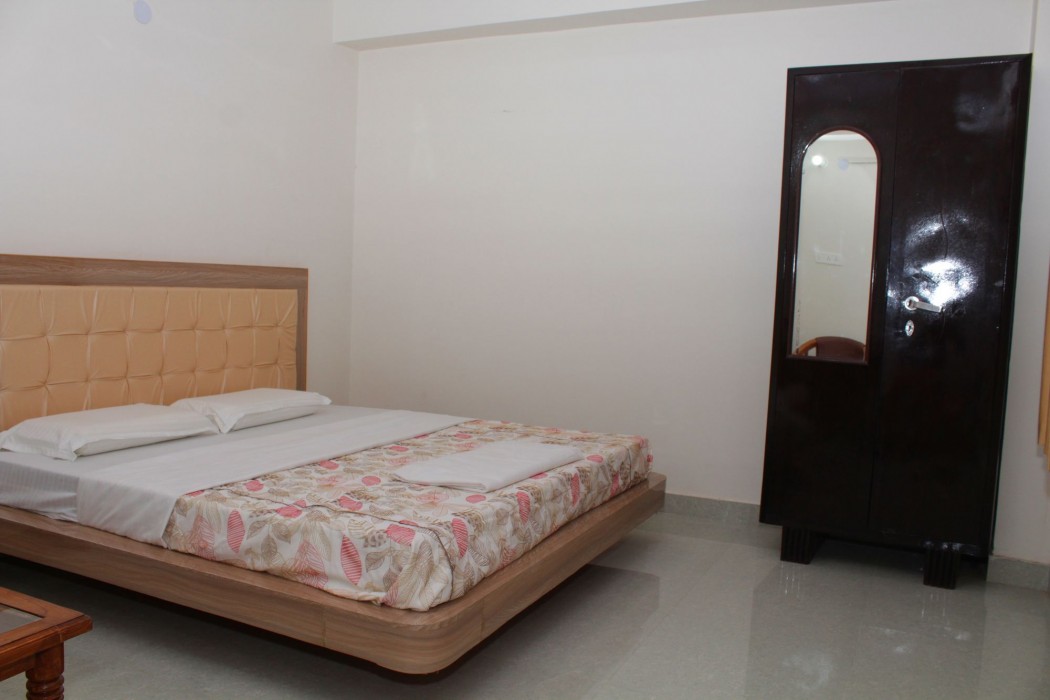 Yatrik Inn 16/56