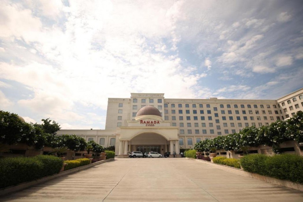 Ramada Plaza by Wyndham Lucknow Hotel and Convention Centre 1/10