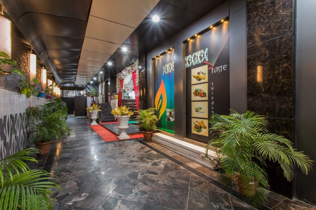 Super Townhouse Divya Palace 46/69