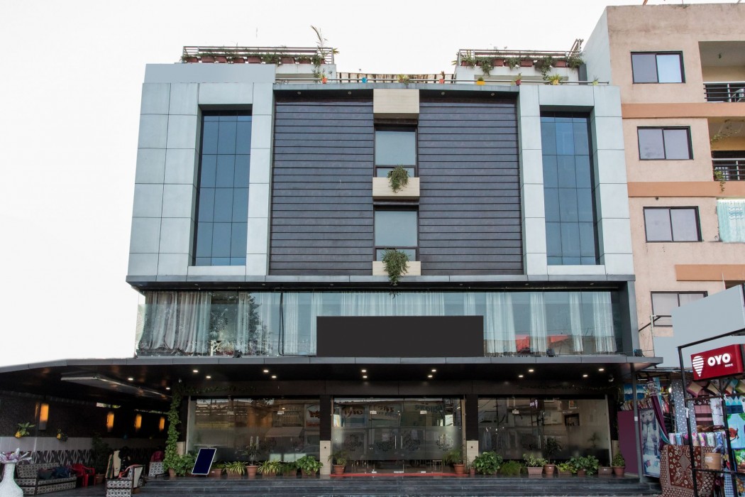 Super Townhouse Divya Palace 45/69