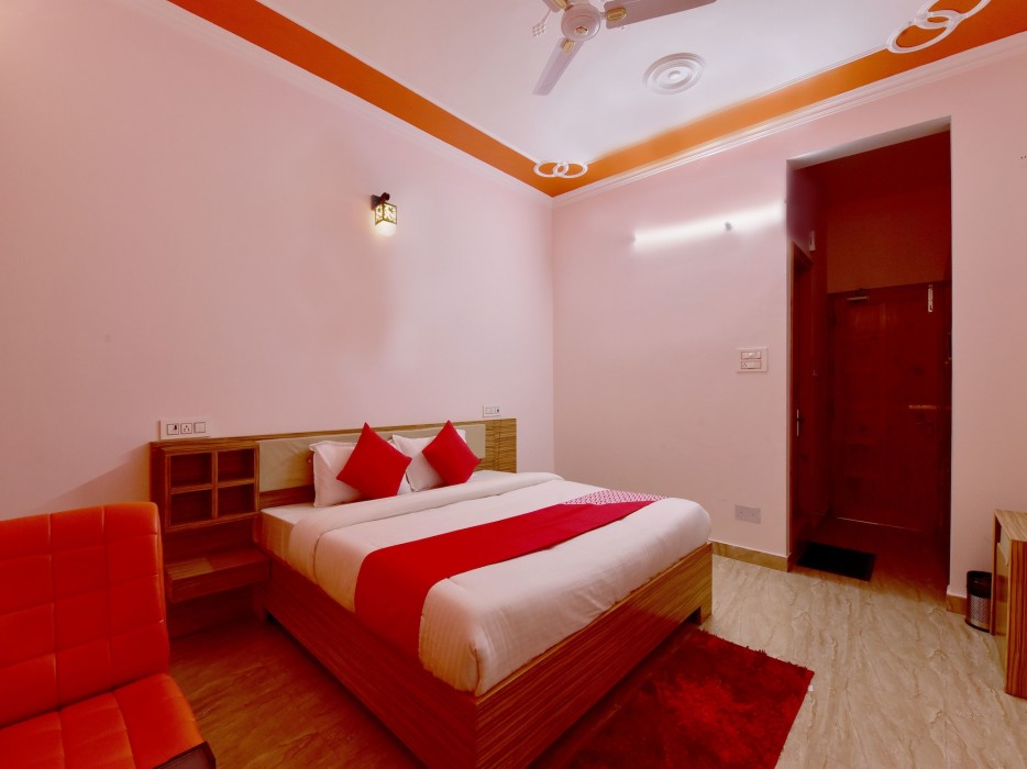 Oyo 23527 Sarla Regency 26/38