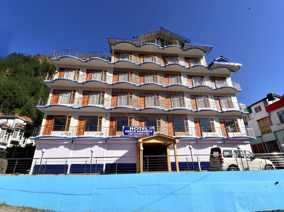 Oyo 23527 Sarla Regency 24/38