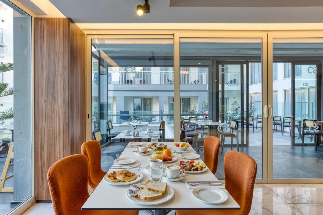 Solana Hotel & Spa 121/136