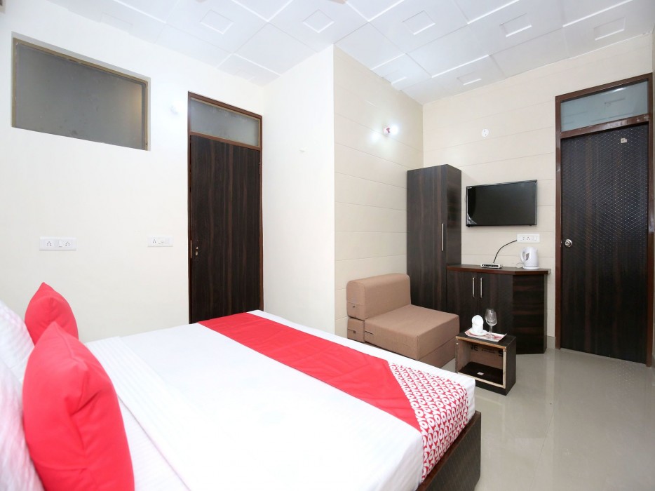 Oyo 13368 Hotel Gold Star 26/35