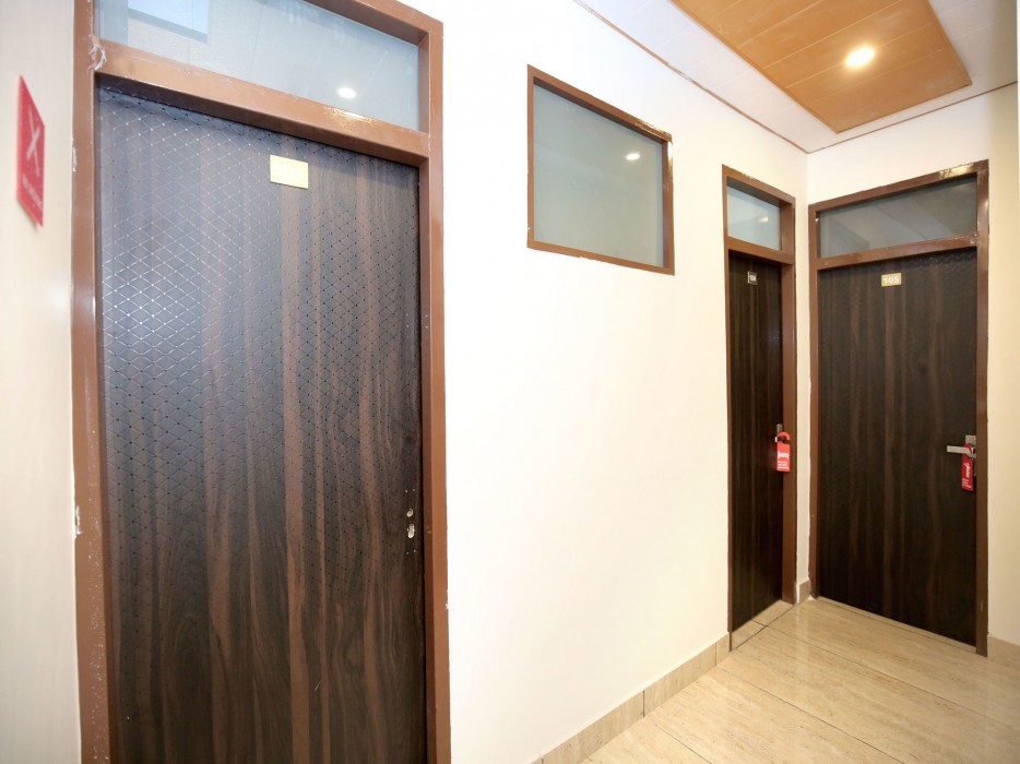 Oyo 13368 Hotel Gold Star 20/35