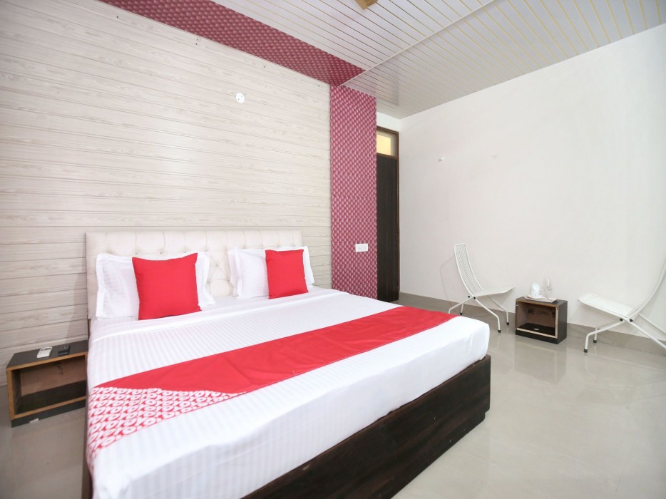 Oyo 13368 Hotel Gold Star 14/35