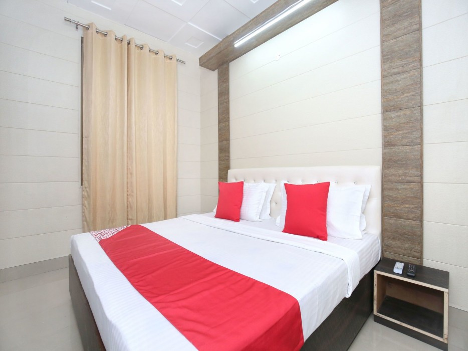 Oyo 13368 Hotel Gold Star 23/35