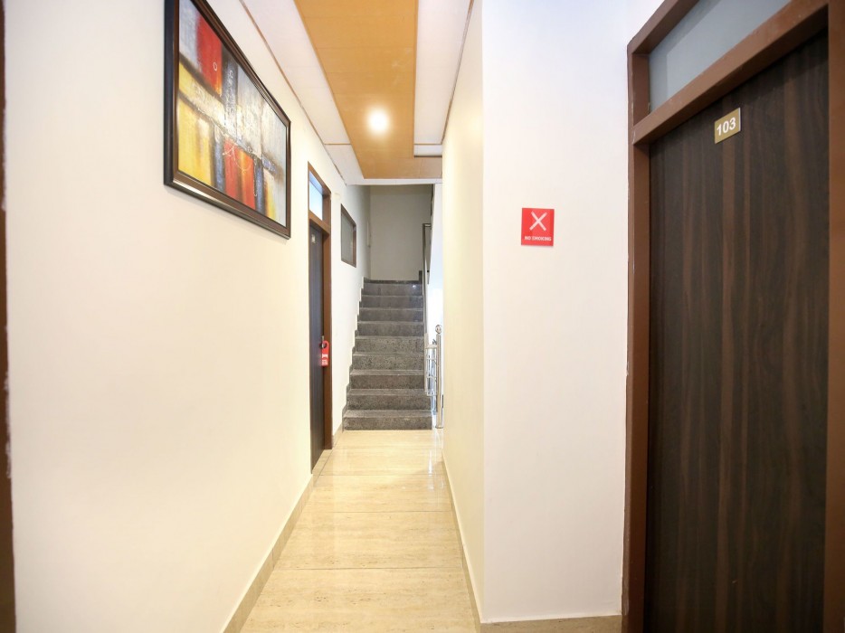 Oyo 13368 Hotel Gold Star 11/35