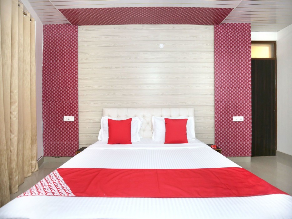 Oyo 13368 Hotel Gold Star 28/35