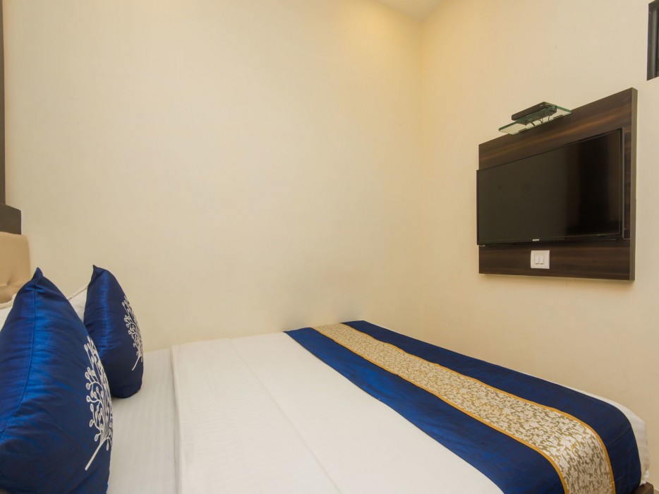 Oyo 10954 Hotel Golden Galaxy 19/50