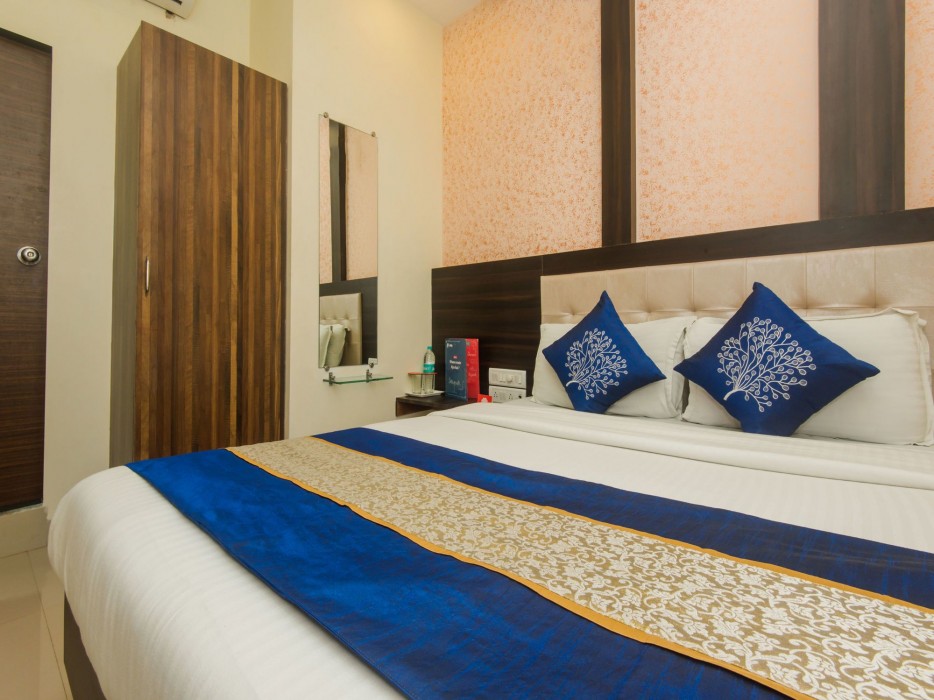 Oyo 10954 Hotel Golden Galaxy 30/50