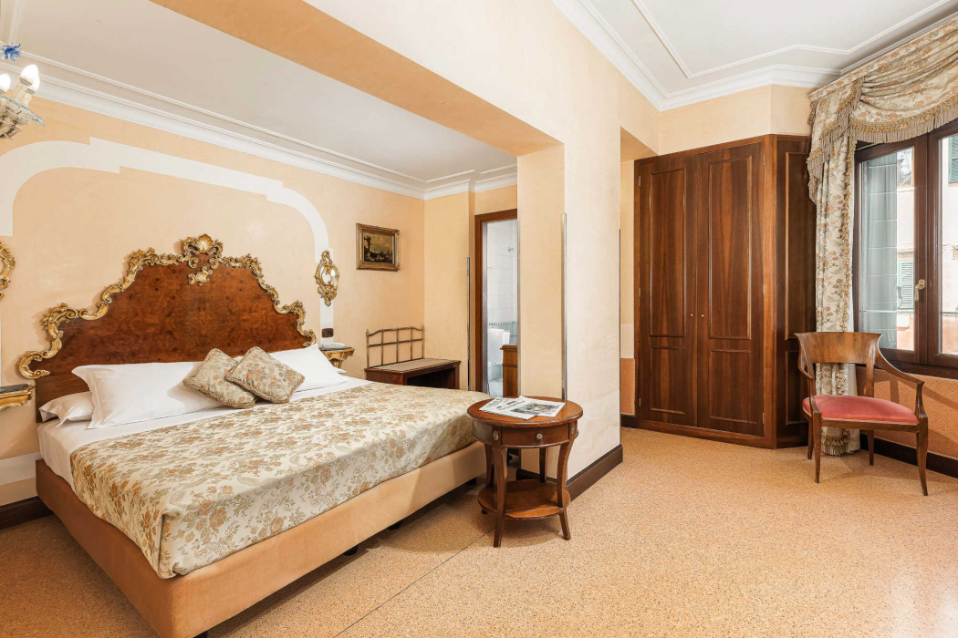San Moise Hotel 12/70