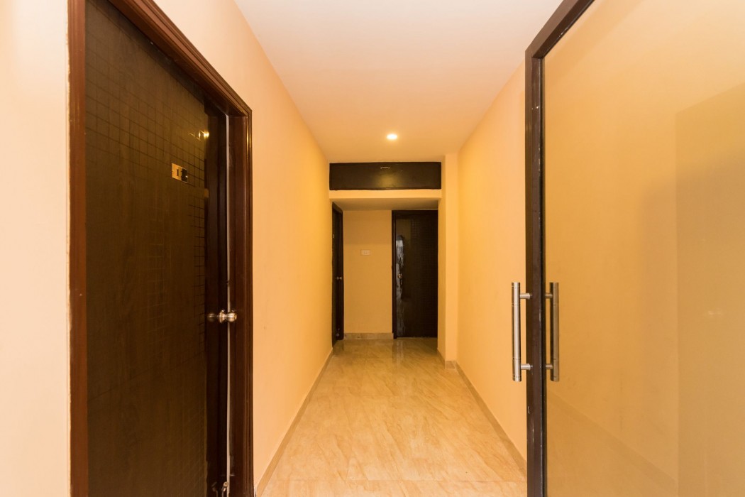 Oyo 8812 White Palace Hotel & Resort 38/56