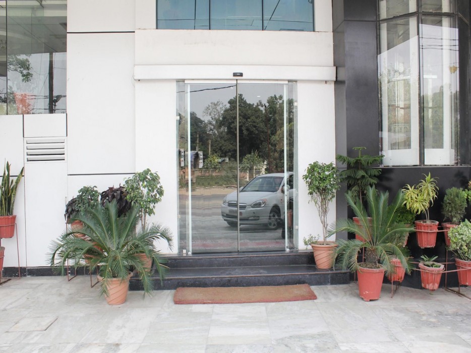 Oyo Premium Bahadrabad Haridwar 4/25