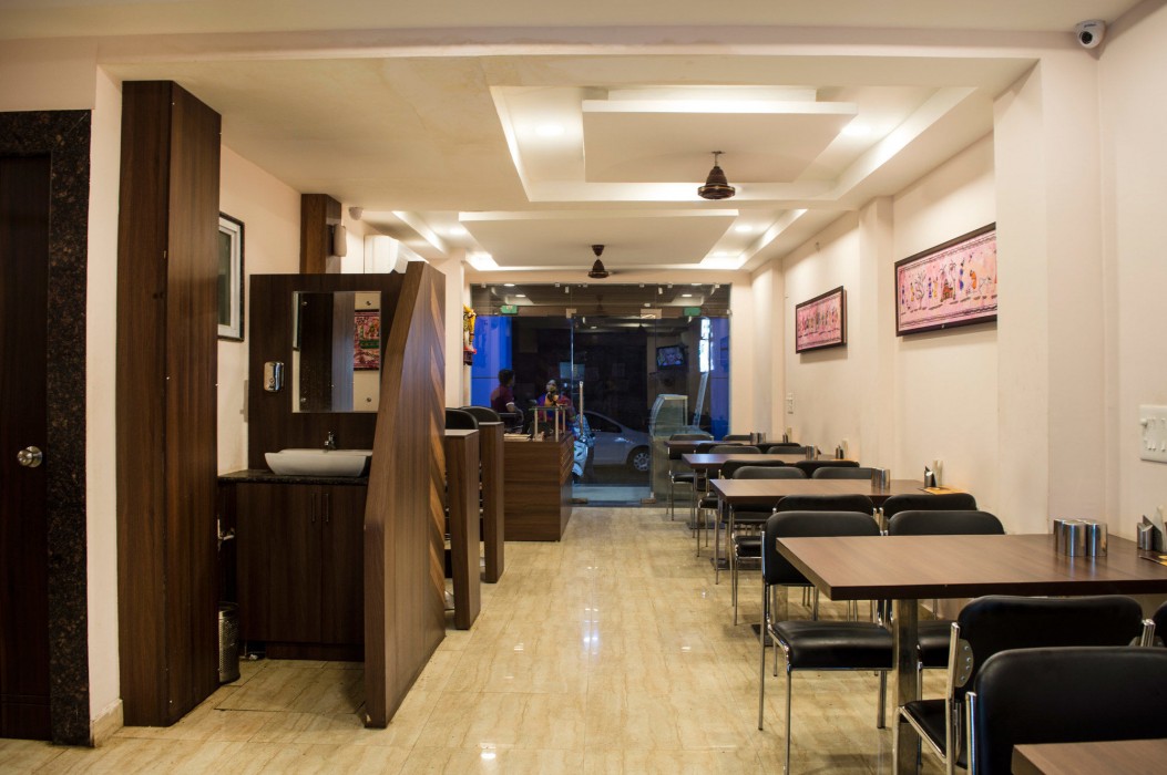 Oyo Rooms Sargam Cinemas 36/50