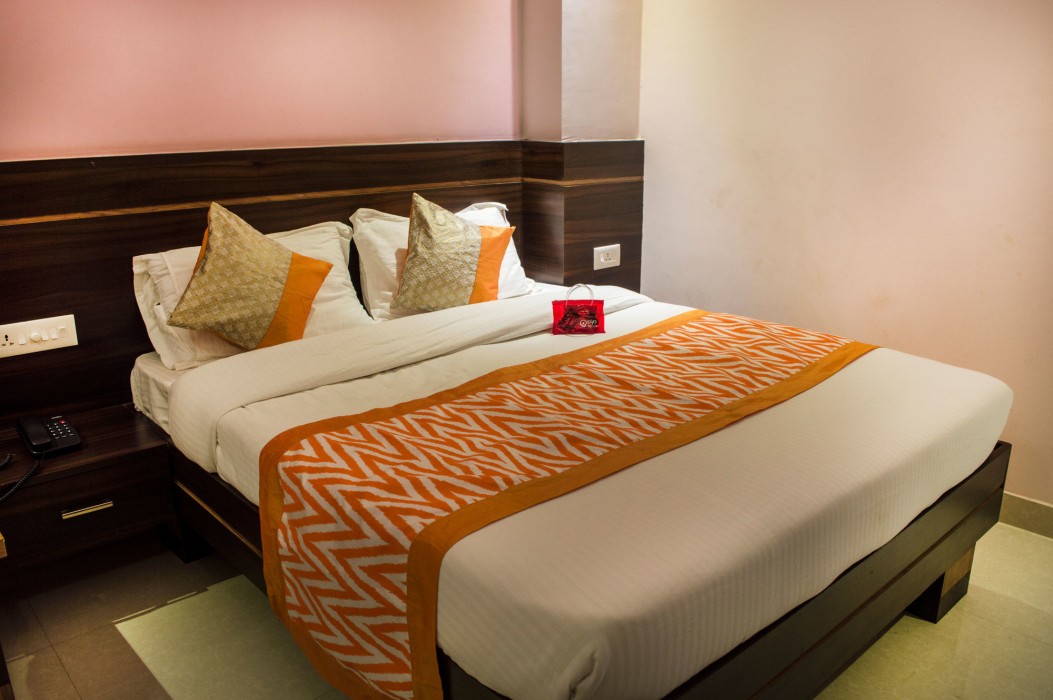Oyo Rooms Sargam Cinemas 32/50