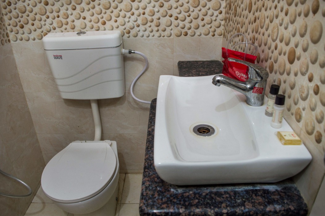 Oyo Rooms Sargam Cinemas 24/50