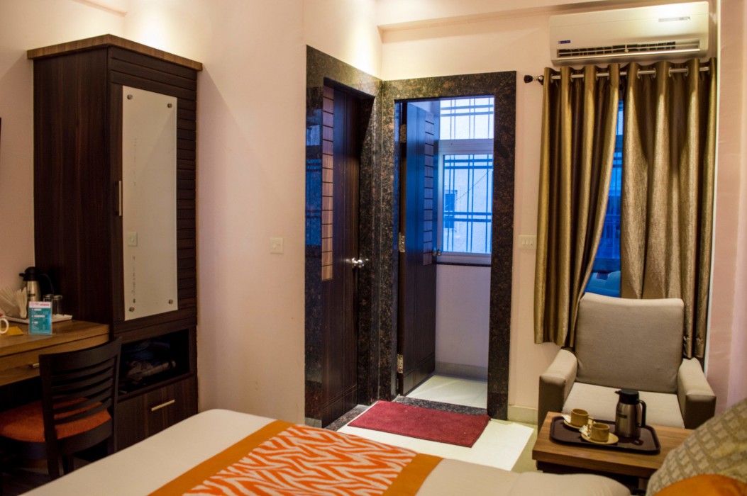 Oyo Rooms Sargam Cinemas 34/50