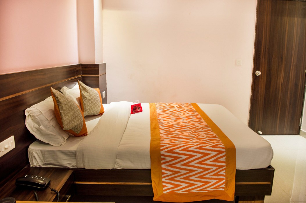 Oyo Rooms Sargam Cinemas 38/50