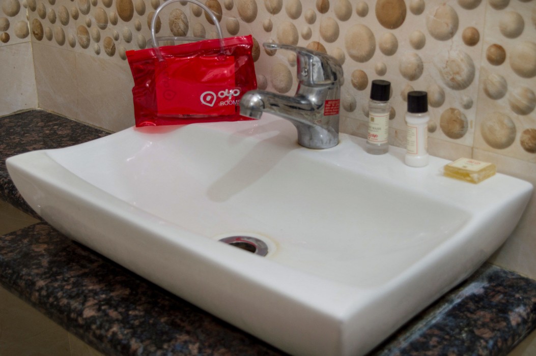 Oyo Rooms Sargam Cinemas 41/50