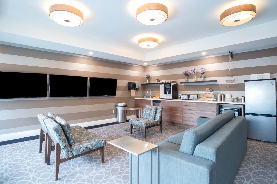 Sandman Hotel Calgary Airport 4/48