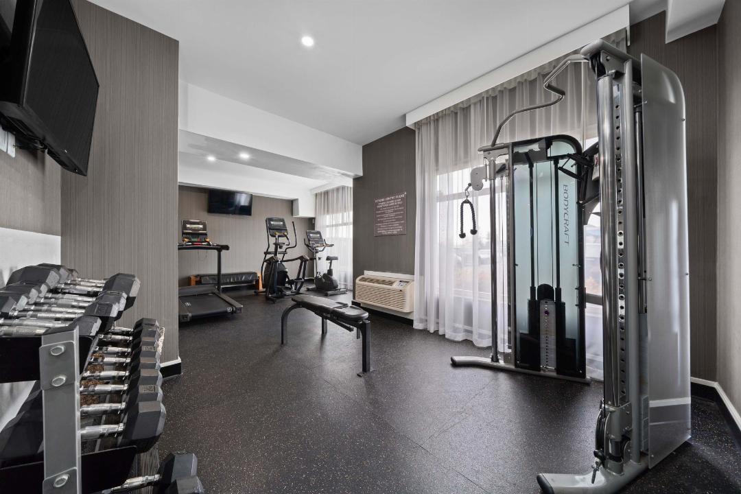 Sandman Hotel Calgary Airport 14/48
