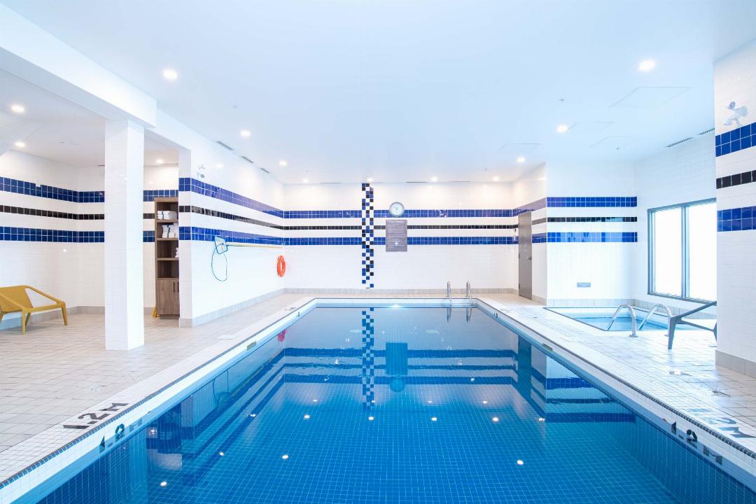 Sandman Hotel Calgary Airport 13/48