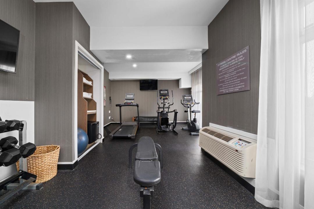 Sandman Hotel Calgary Airport 15/48
