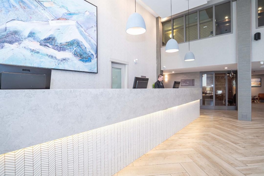 Sandman Hotel Calgary Airport 6/48