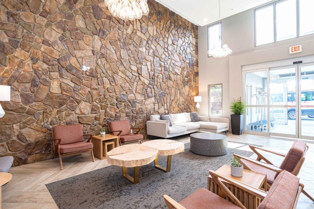 Sandman Hotel Calgary Airport 7/48