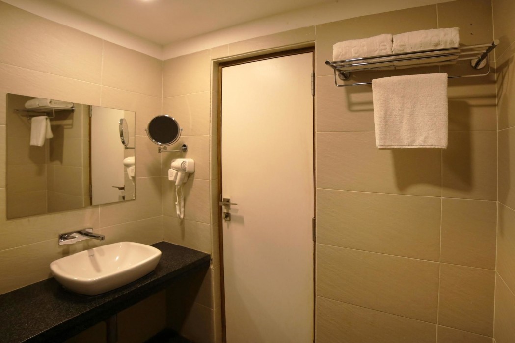 Oyo Rooms Ntr Health University 25/30