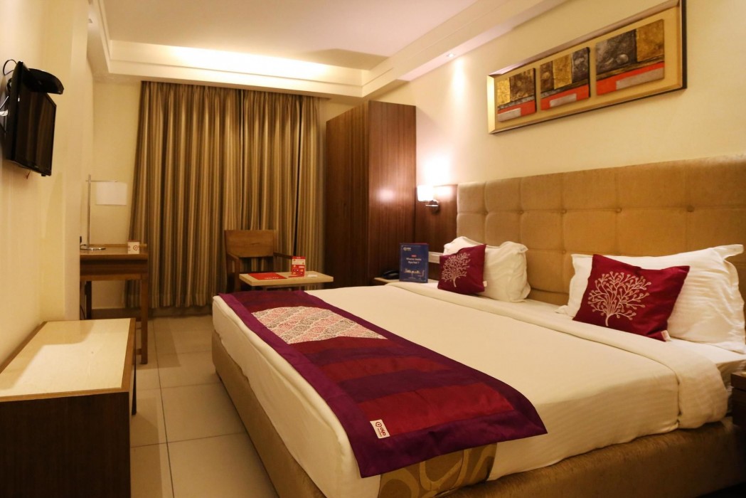 Oyo Rooms Ntr Health University 21/30