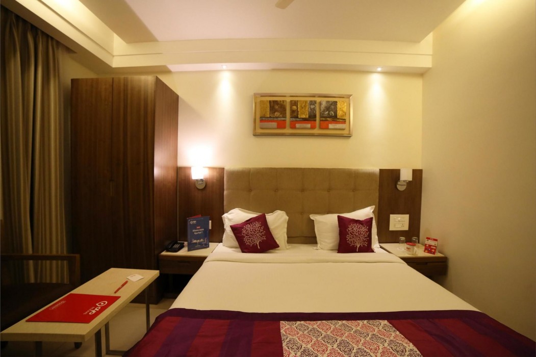 Oyo Rooms Ntr Health University 22/30