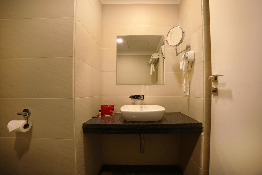 Oyo Rooms Ntr Health University 18/30
