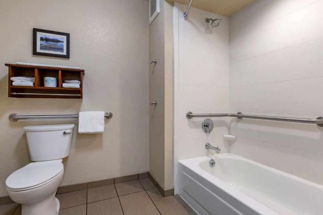 Comfort Inn & Suites Coeur d'Alene, ID 12/27