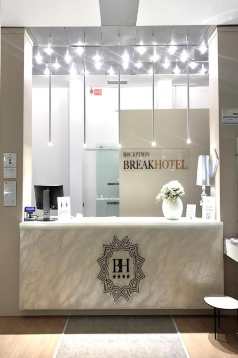 Break Hotel 2/15