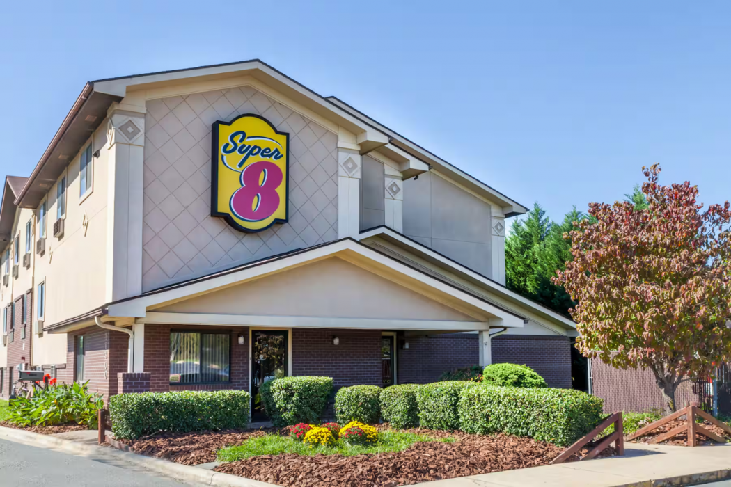 Super 8 By Wyndham Charlotte/Amusement Park Area 1/29
