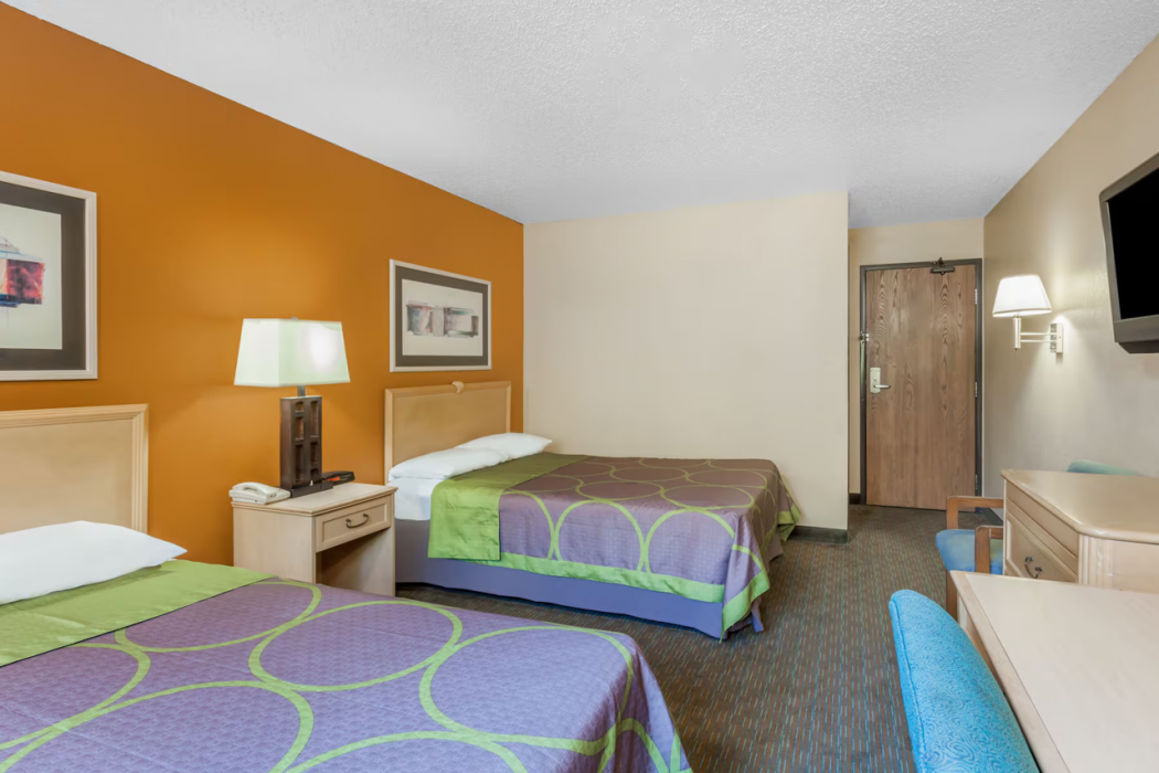 Super 8 By Wyndham Charlotte/Amusement Park Area 6/29