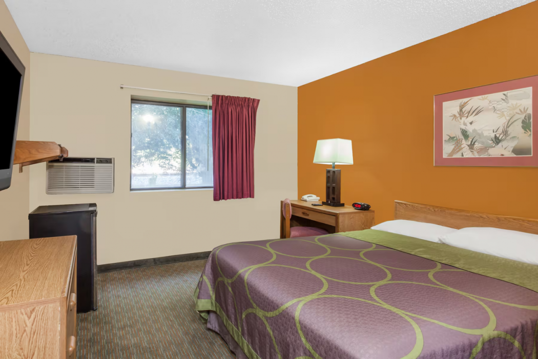 Super 8 By Wyndham Charlotte/Amusement Park Area 7/29