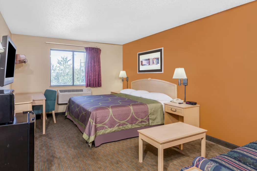 Super 8 By Wyndham Charlotte/Amusement Park Area 10/29