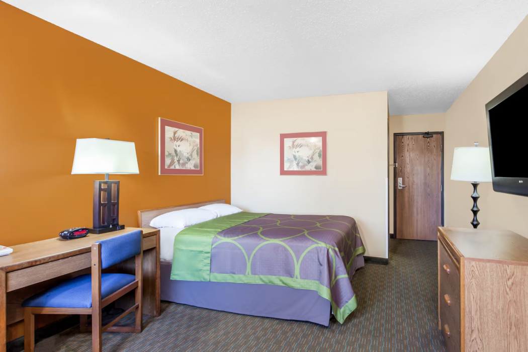 Super 8 By Wyndham Charlotte/Amusement Park Area 8/29