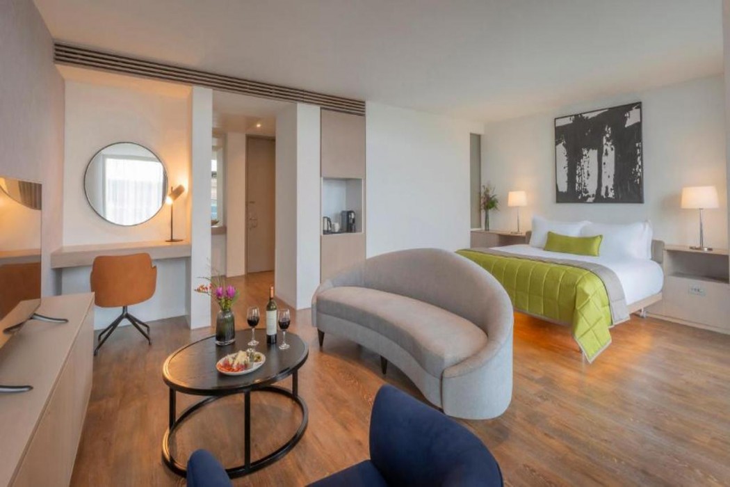The Gibson Hotel 8/47