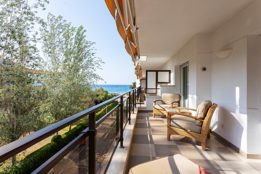 Suites del Mar Fenals 16/100