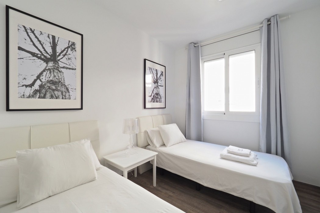 The White Flats Les Corts 11/20