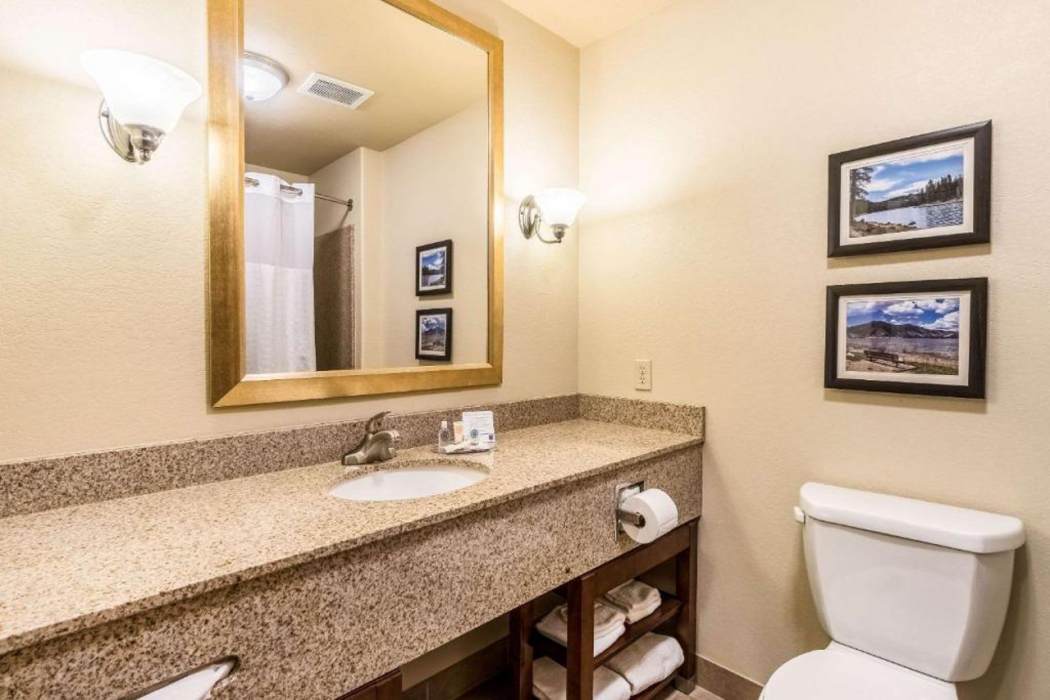 Comfort Inn and Suites Rifle 16/49