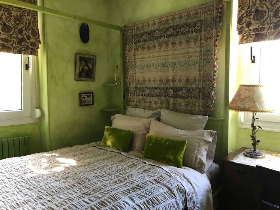 Far Out Inn 27/31
