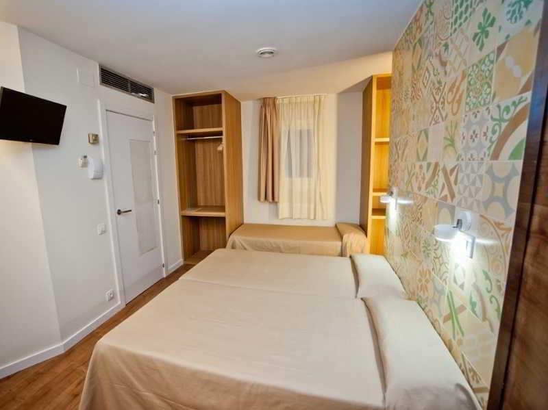 Hostal Marenostrum 36/58
