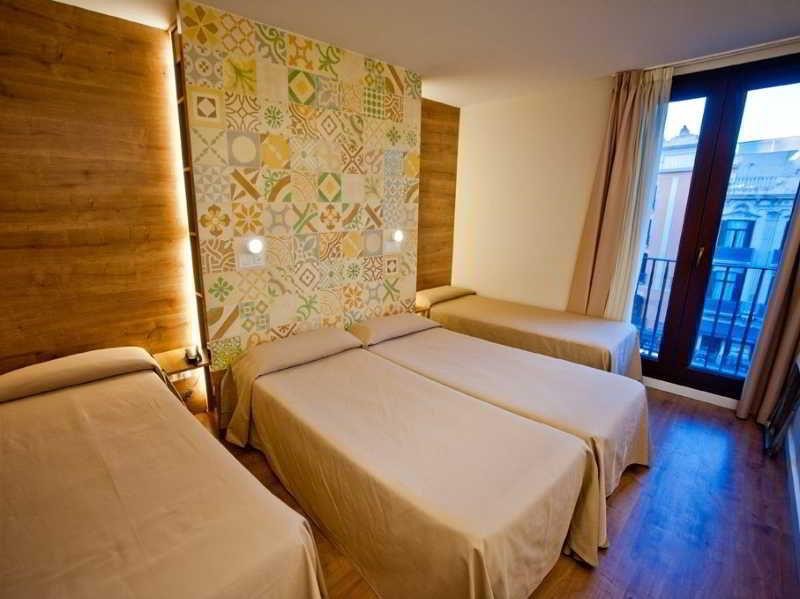 Hostal Marenostrum 35/58