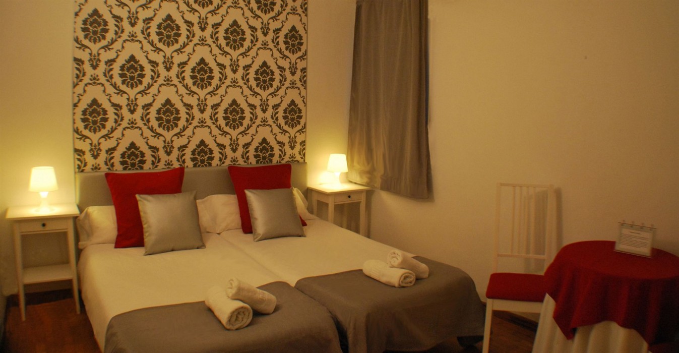 Petit Hotel 27/48